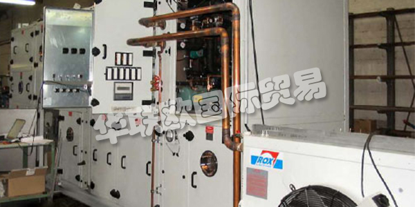 ROX-KLIMATECHNIK GmbH作為房間和工藝空氣技術(shù)設(shè)備和組件的制造商，是規(guī)劃者，工廠建設(shè)者和工廠操作員的合作伙伴。采用Rox-Klimatechnik GmbH中央空調(diào)的室內(nèi)空氣和工藝空氣技術(shù)有助于保持舒適的室內(nèi)氣候。清潔污染的廢氣是積極的環(huán)境保護(hù)。