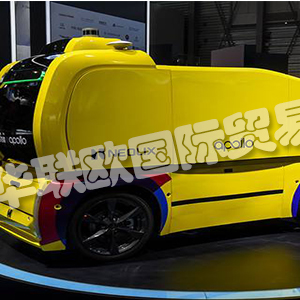 SmartFactoryJapan2019追加智能物流設(shè)備專區(qū)，擴(kuò)大工廠自動(dòng)化并吸引物流業(yè)。圖為發(fā)那科對(duì)外賓展示其物聯(lián)網(wǎng)體系技術(shù)