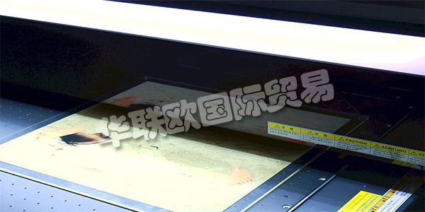 德國PLANISTAR主要產(chǎn)品：PLANISTAR燈具、熒光燈等。PLANISTAR自1983年以來，他們的團(tuán)隊(duì)一直致力于照明技術(shù)和照明產(chǎn)品。他們制造了帶鹵素?zé)舻钠矫姹彻狻Ｋ麄円呀?jīng)掌握了這項(xiàng)光技術(shù)的知識(shí)和專利，甚至在邊緣照明進(jìn)入許多顯示器和背光之前。