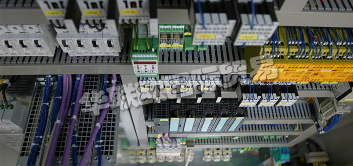 德國(guó)JAGER ELEKTROTECHNIK公司主要供應(yīng)：德國(guó)JAGER ELEKTROTECHNIK開(kāi)關(guān)柜,JAGER ELEKTROTECHNIK電源，控制柜，低壓開(kāi)關(guān)柜，磁鐵電源，高壓電源等產(chǎn)品。